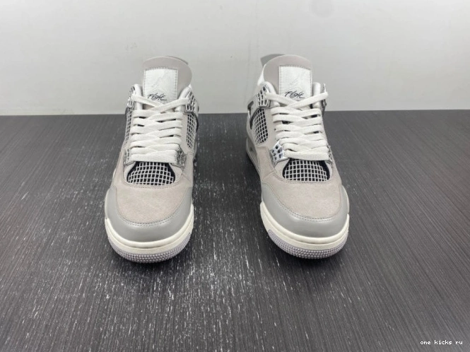 Chep Onekick Jordan Frozen AQ9129-001 Moments 4 Air 0626